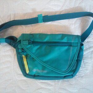 Outdoor Products green 3 zipper pocket fanny pack. Never used